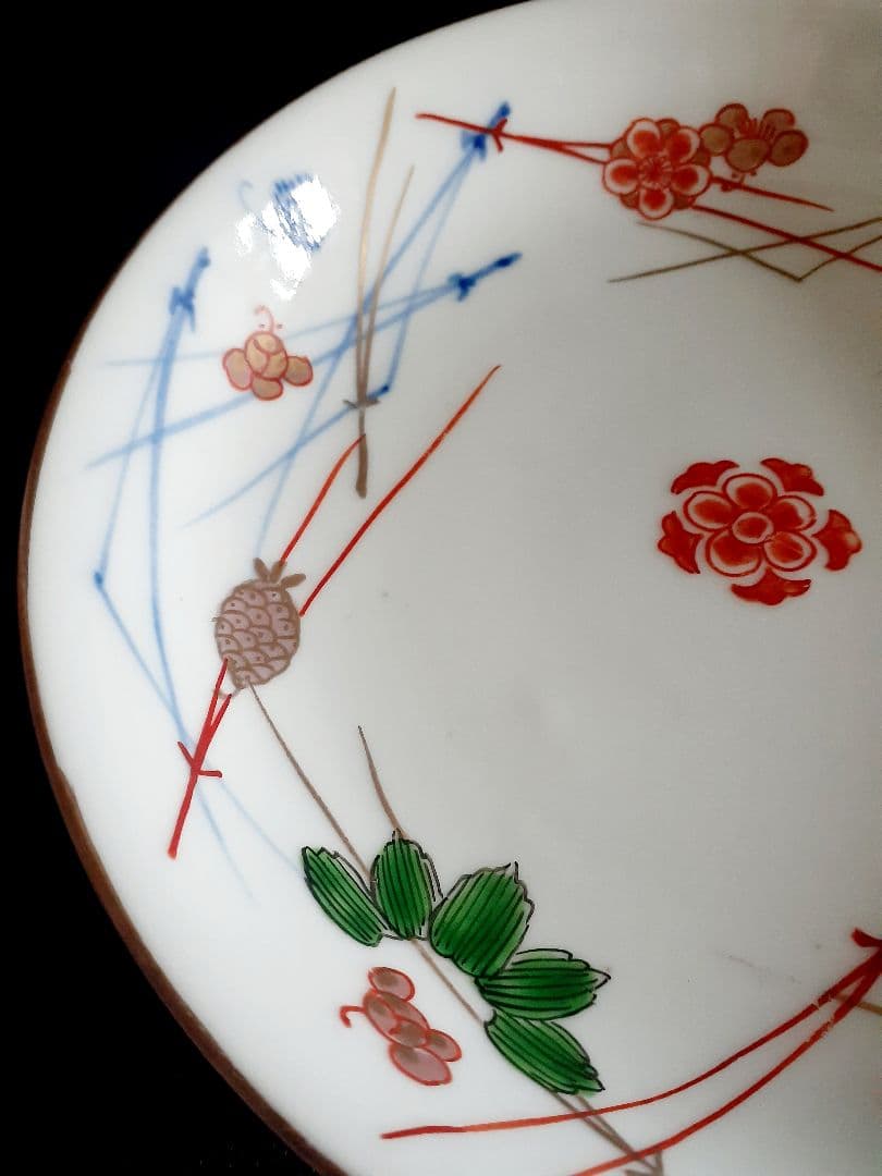 明治時代　古伊万里　金彩色絵　見込みに五弁花　松竹梅の図　15.3cm皿