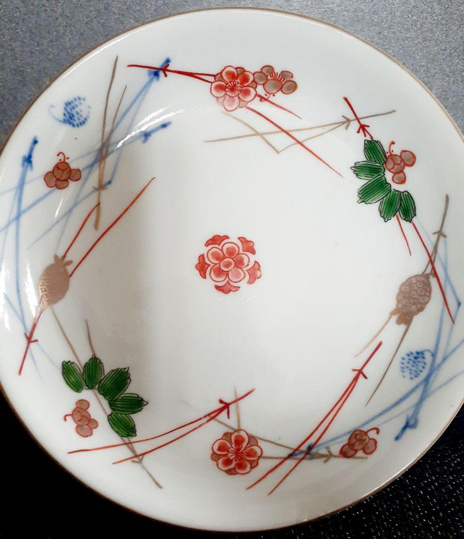 明治時代　古伊万里　金彩色絵　見込みに五弁花　松竹梅の図　15.3cm皿