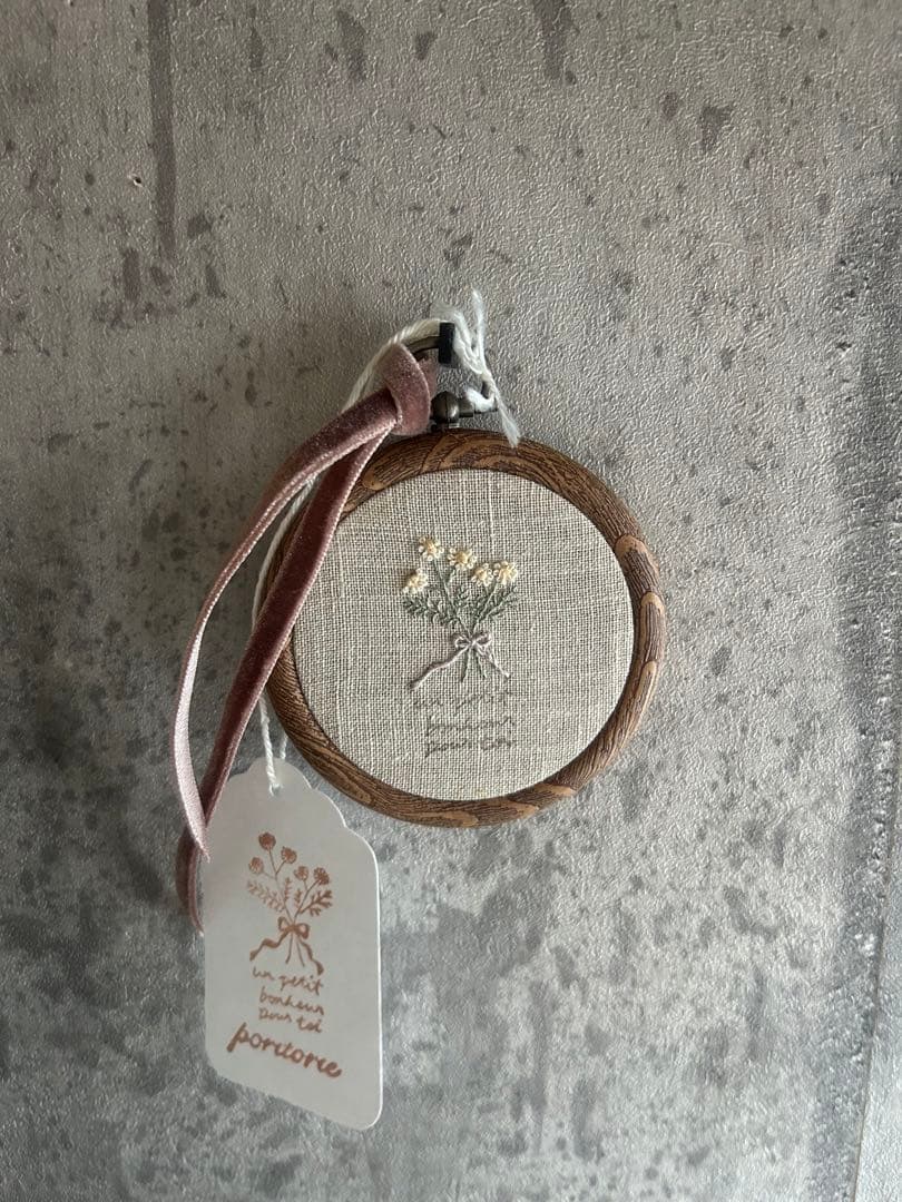 poritorie オーバルフレーム 額 植物図鑑風 デイジー 刺繍