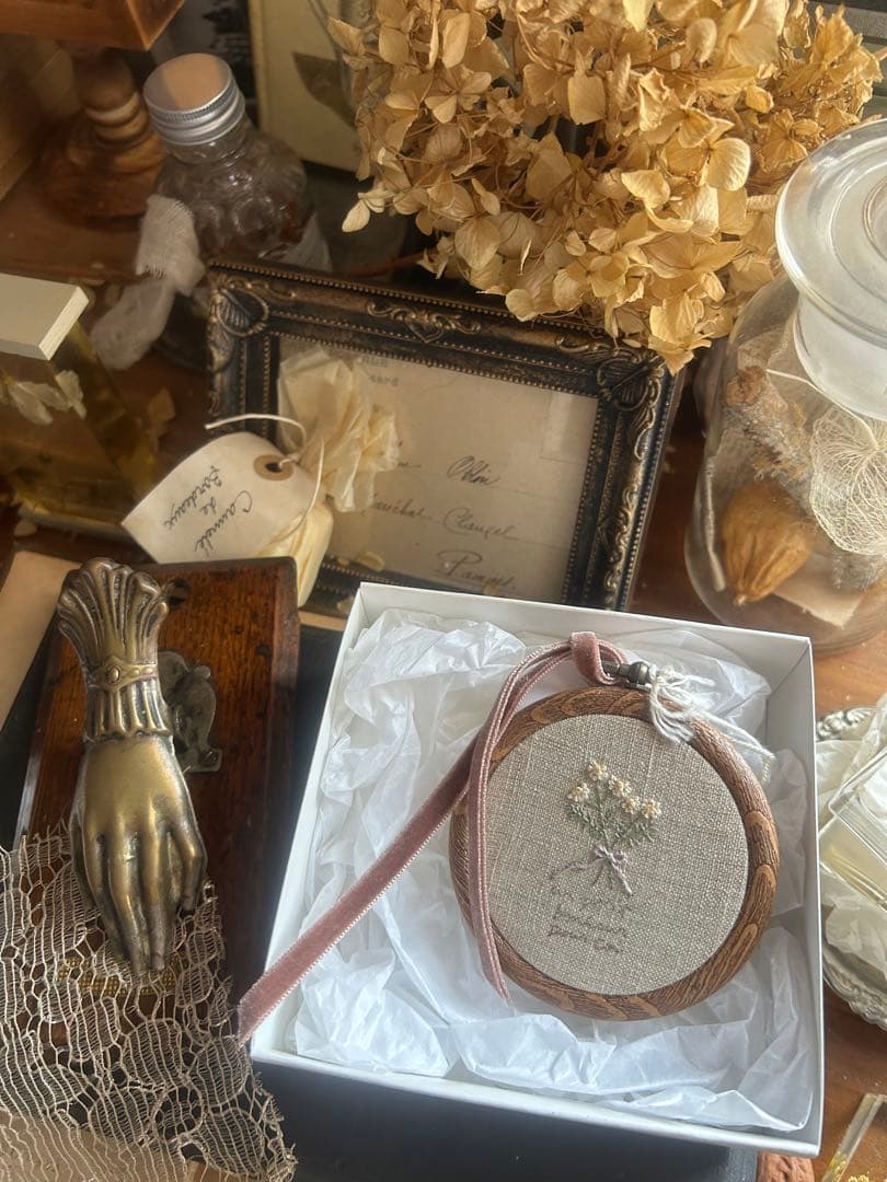 poritorie オーバルフレーム 額 植物図鑑風 デイジー 刺繍