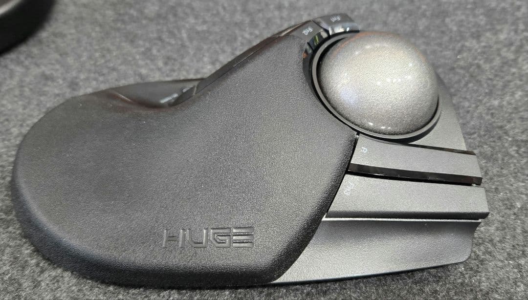 HUGE PLUS ワイヤレストラックボール[10ボタン/ベアリング]