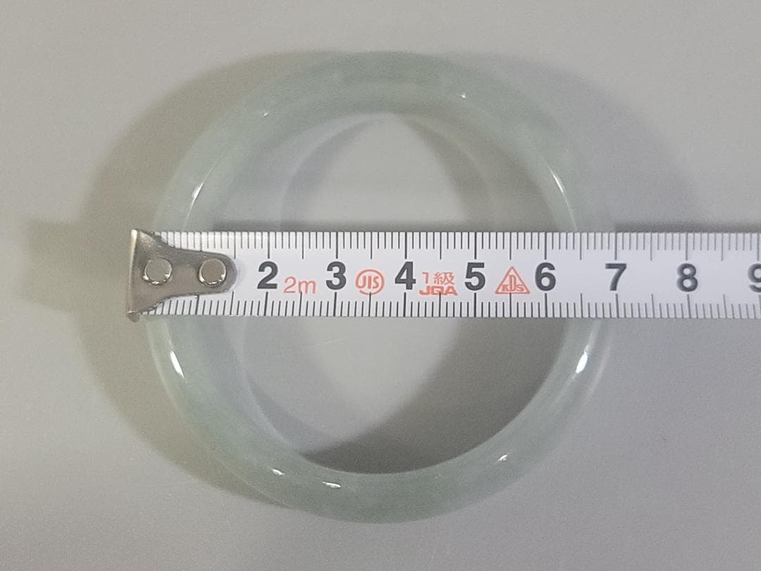 翡翠製 淡い緑色バングル