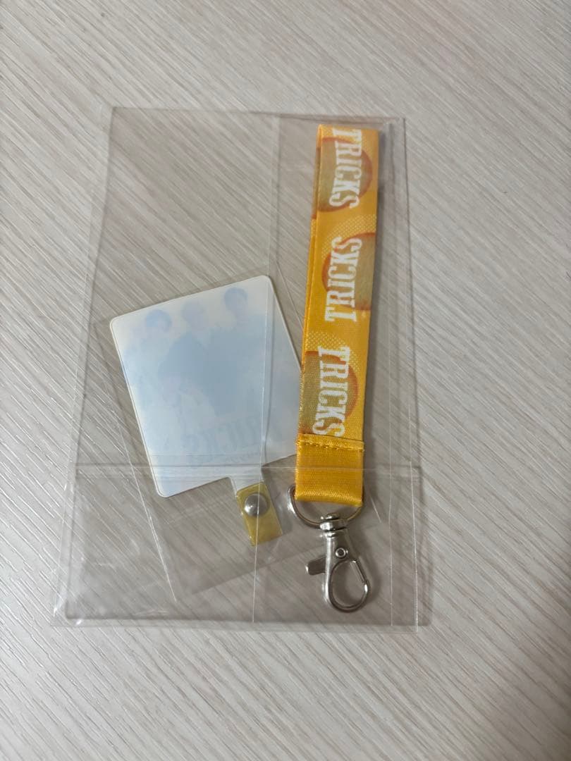 TRICKSオリジナル　KEY TO LITフォンタブ（ステッカー付）