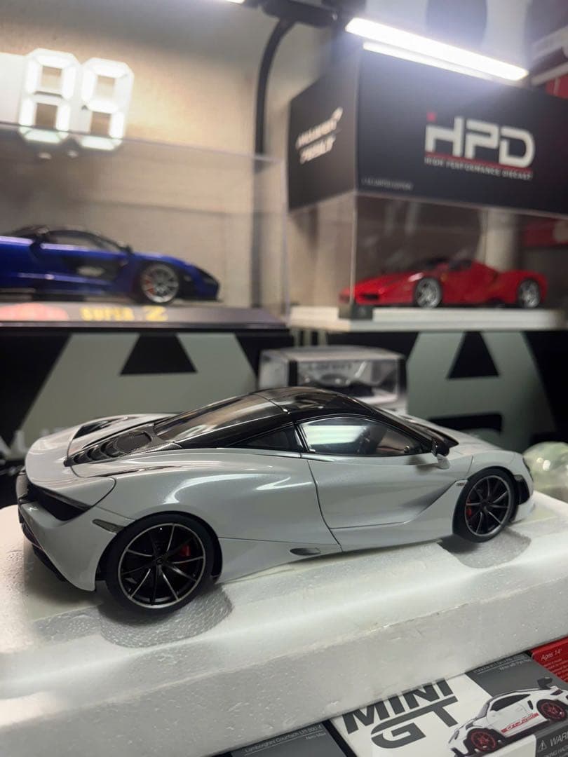 オートアート　McLaren 720s マクラーレン720s 1/18