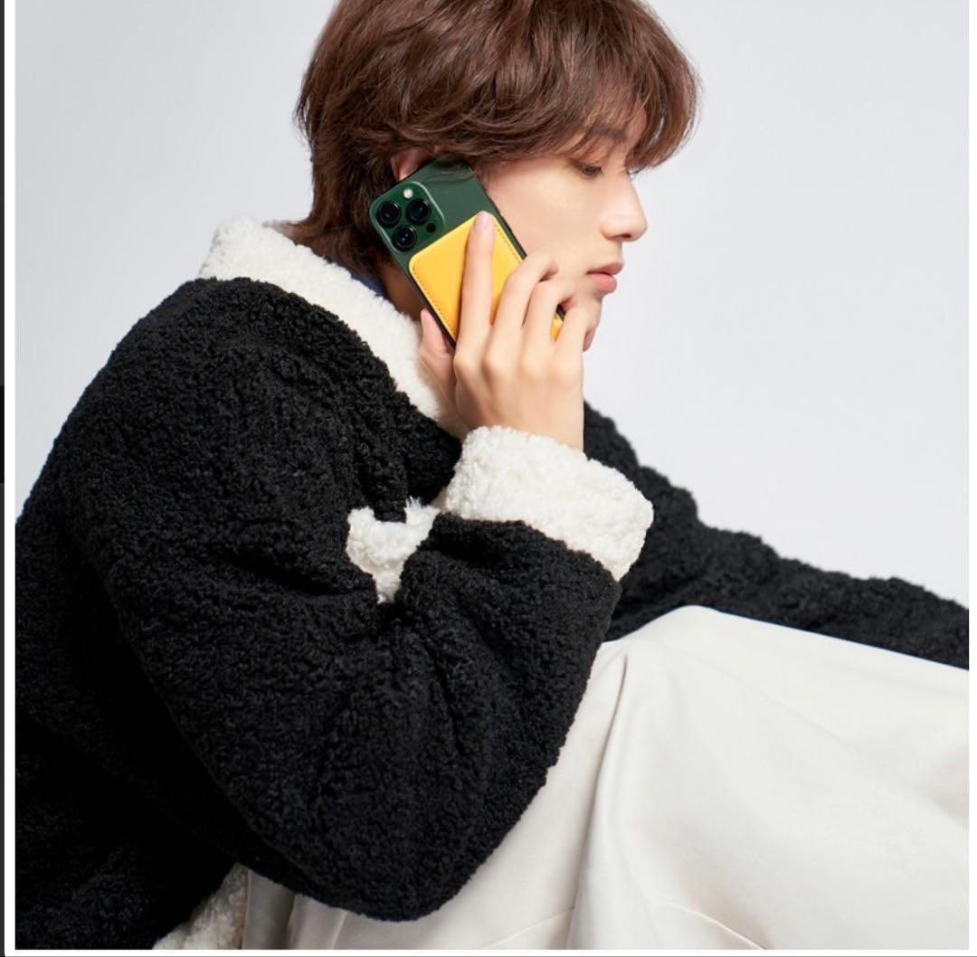 山中柔太朗 soccer'bug phone stand グリーン、イエロー