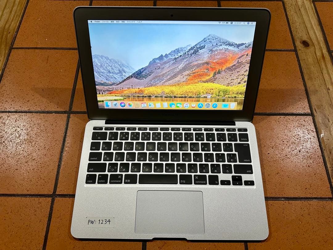 Apple MacBook Air 11インチ　Mid2011 A1370