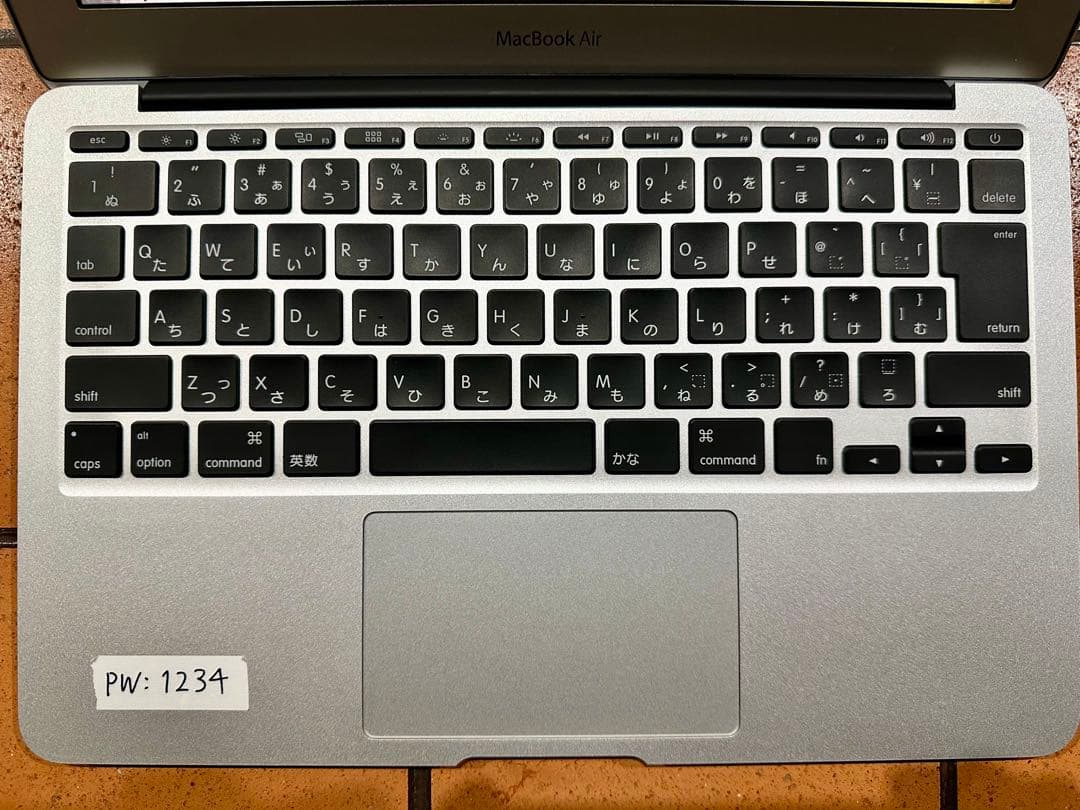 Apple MacBook Air 11インチ　Mid2011 A1370
