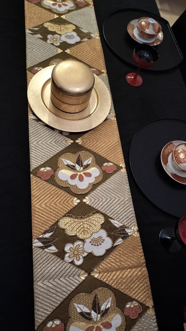 チャーミｉｎｇ　A705高級‼️ひな祭り‼️テーブルランナー2m22cm