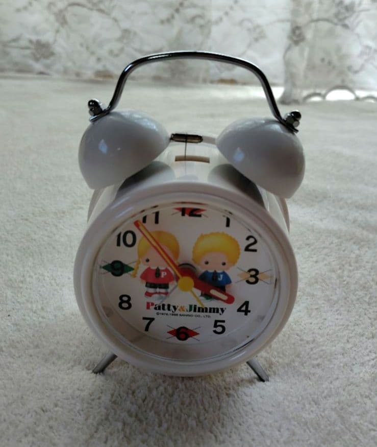 サンリオ Patty & Jimmy 置時計 アラーム付き ホワイト 目覚まし