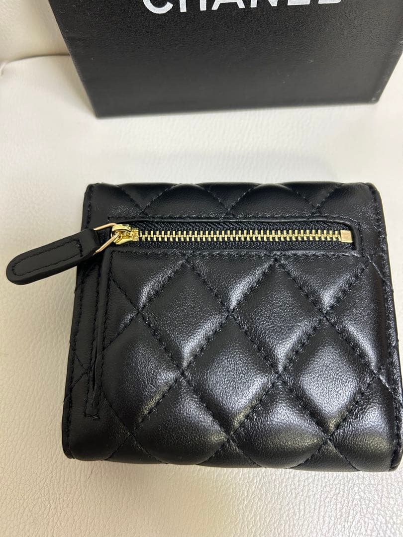 CHANELノベルティ二つ折り財布ゴールド金具