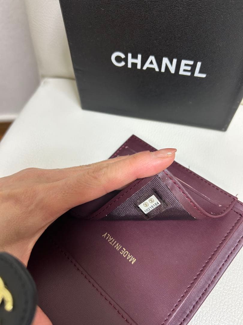 CHANELノベルティ二つ折り財布ゴールド金具