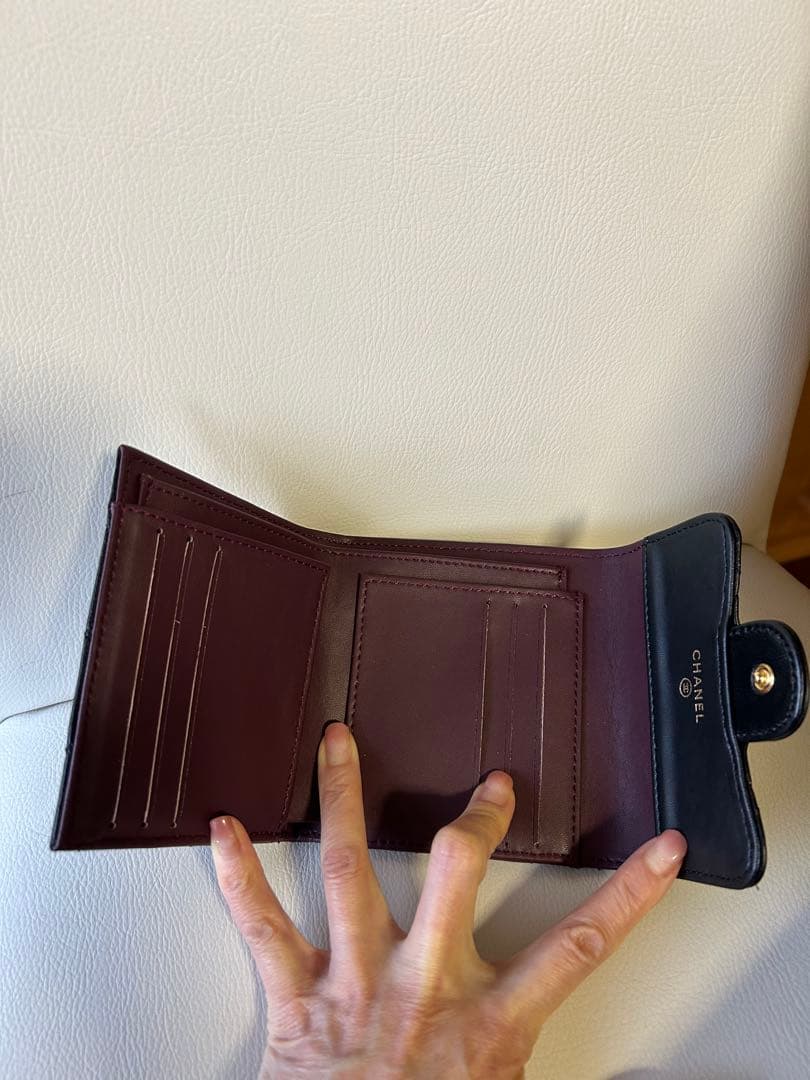 CHANELノベルティ二つ折り財布ゴールド金具