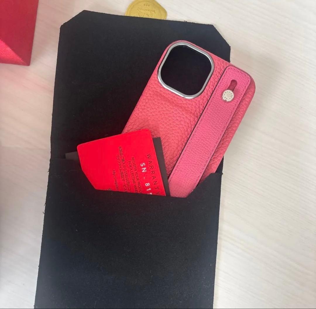 ボナベンチュラ　ストラップ付きiPhone15ケース