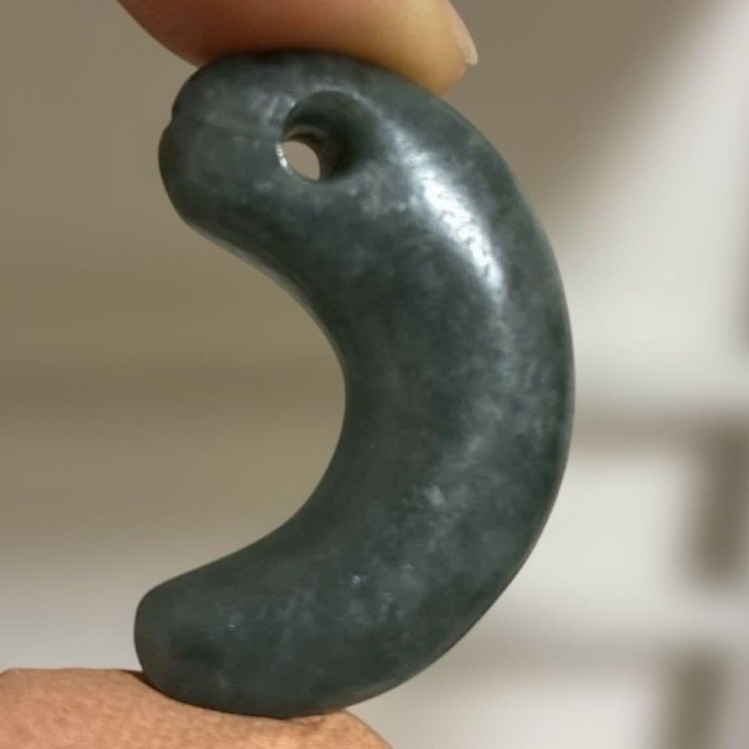 丁子頭勾玉　勾玉　翡翠　縄文弥生期　出土品　ヒスイ