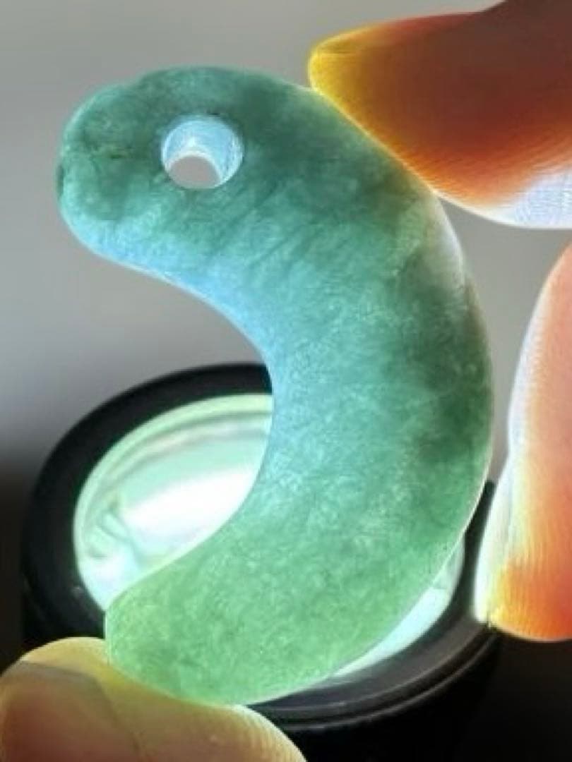 丁子頭勾玉　勾玉　翡翠　縄文弥生期　出土品　ヒスイ