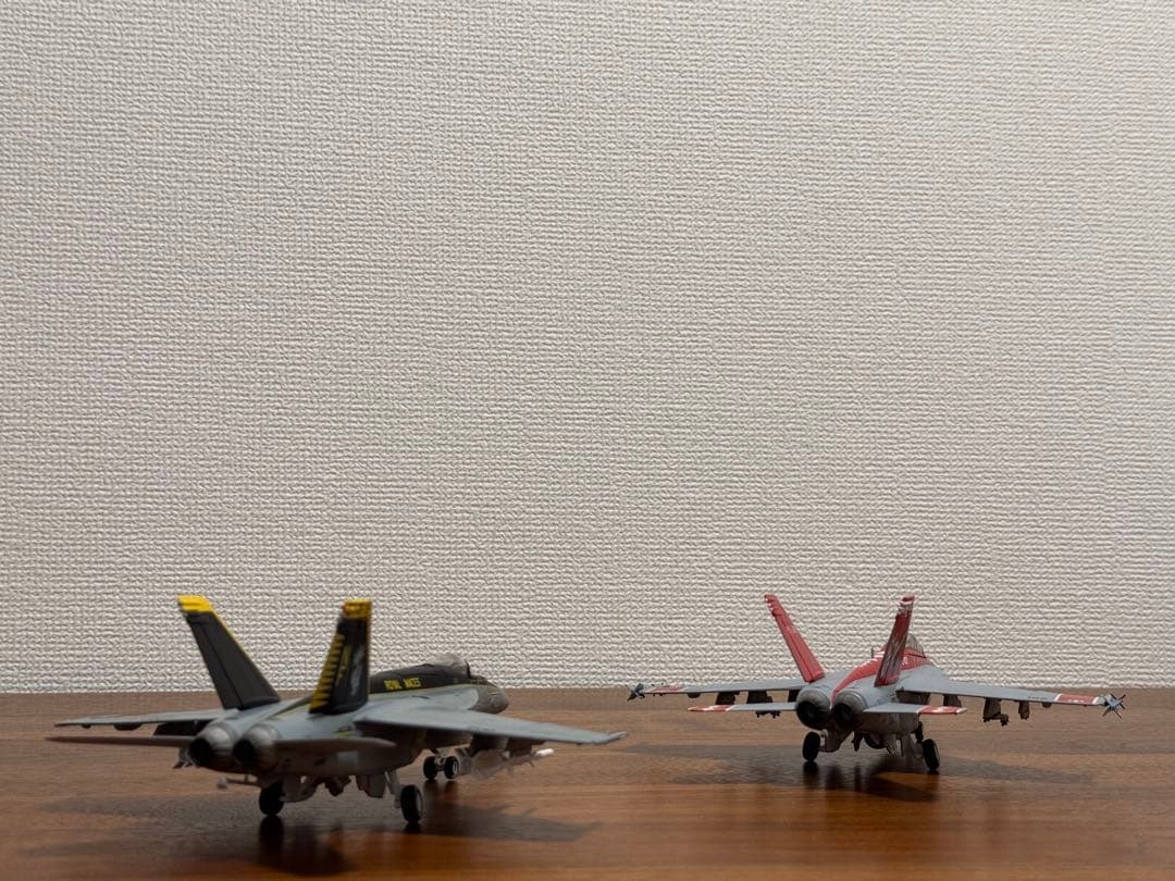 航空機・ヘリコプター F/A-18 Hornet VFA-102 VFA-27 1/72