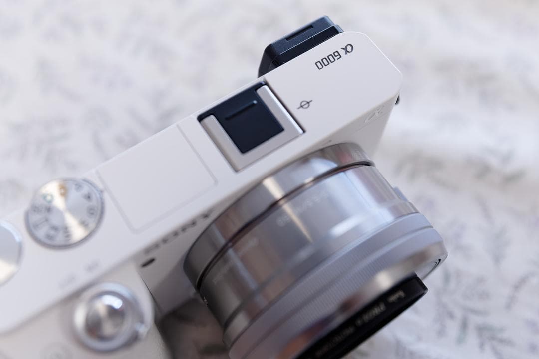 α6000（白色）　パワーズームレンズキット　＋　周辺アイテム多数！