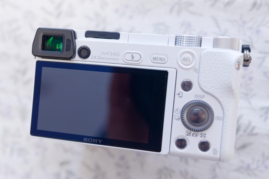 α6000（白色）　パワーズームレンズキット　＋　周辺アイテム多数！