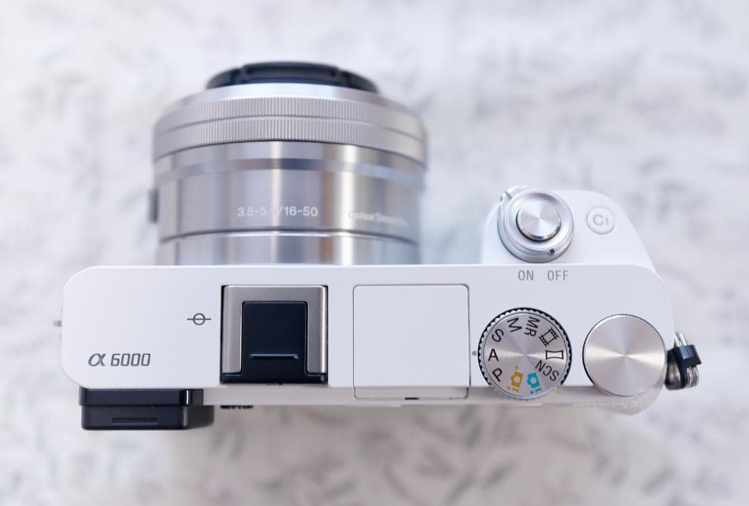 α6000（白色）　パワーズームレンズキット　＋　周辺アイテム多数！