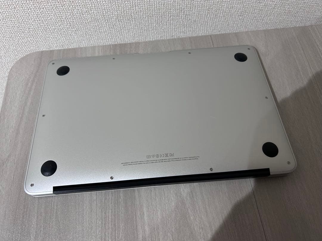 MacBook Air 11インチ Early 2014 【常時充電必須】