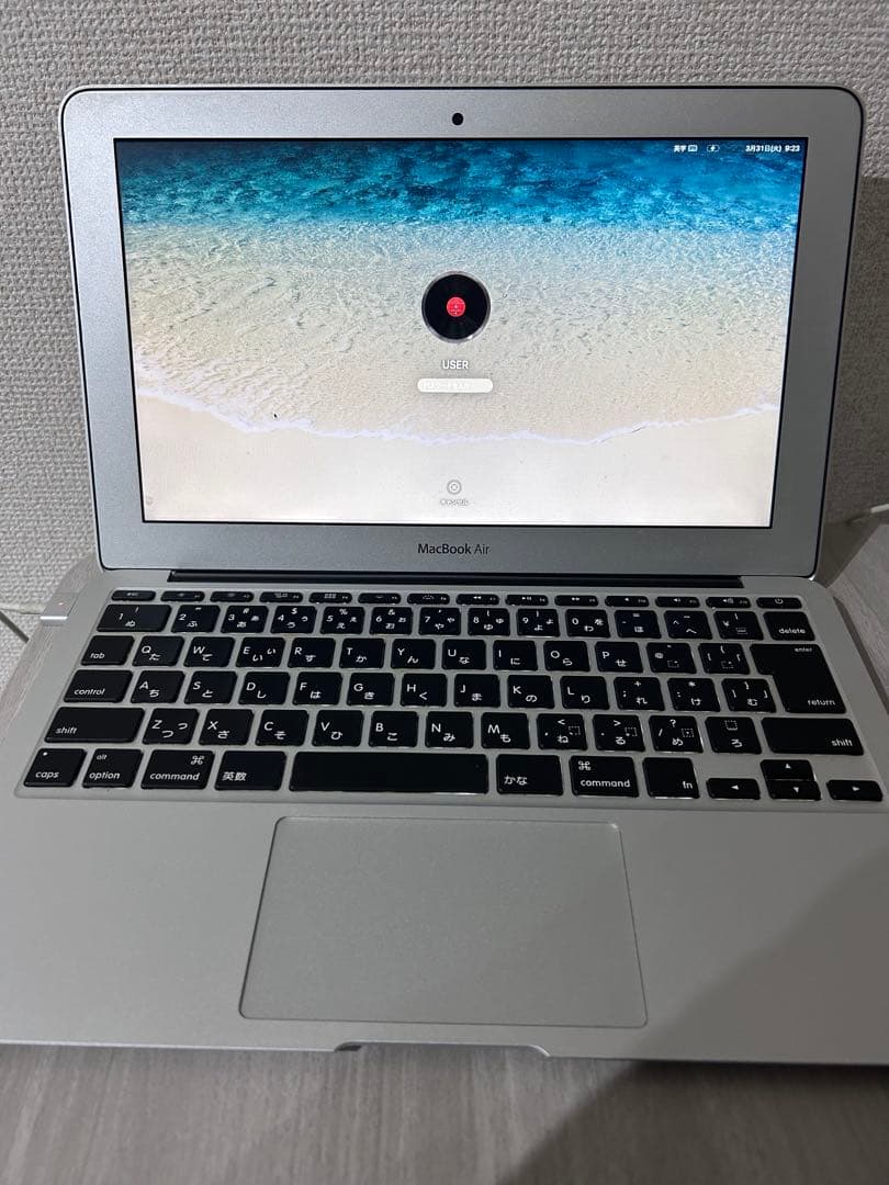 MacBook Air 11インチ Early 2014 【常時充電必須】