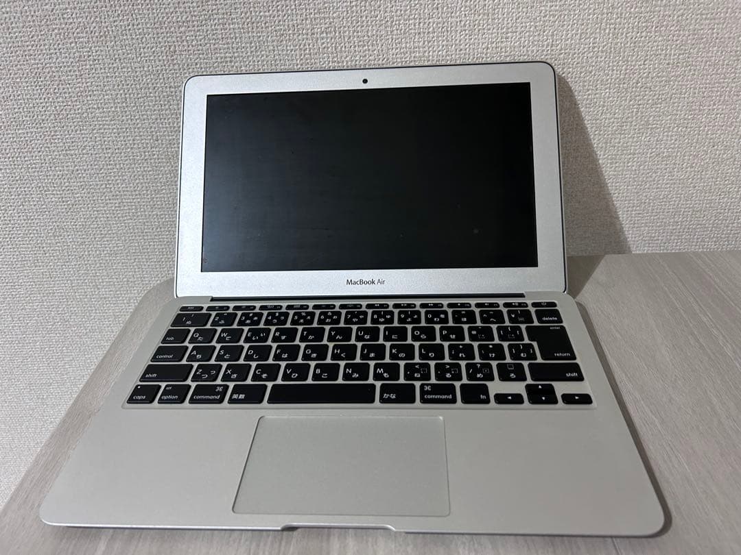 MacBook Air 11インチ Early 2014 【常時充電必須】
