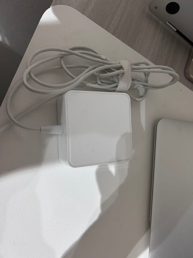 MacBook Air 11インチ Early 2014 【常時充電必須】