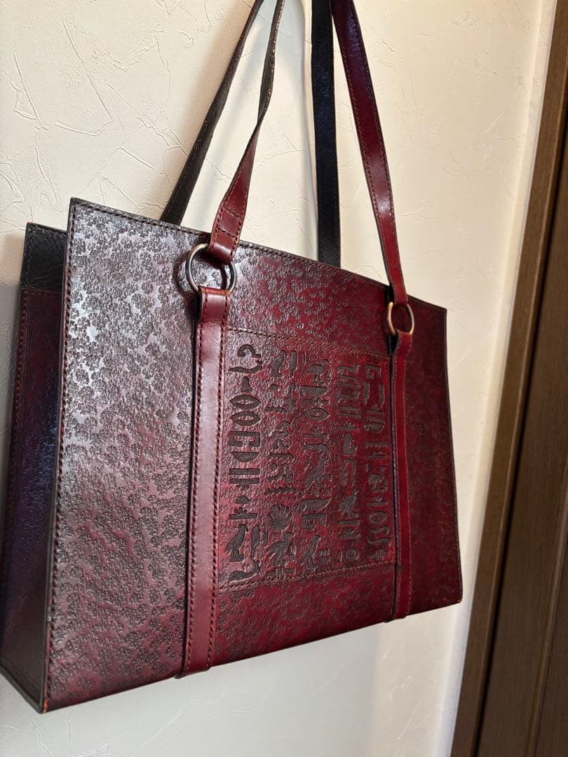 ハンドメイドレザークラフト　トートバック　エジプト文字彫刻 赤 一点物