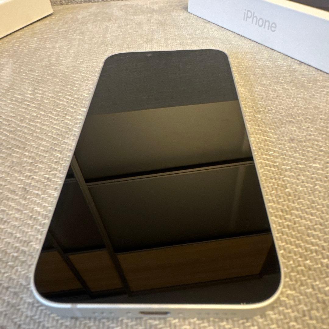 (極美品)Apple iPhone 16e 128GB ホワイト SIMフリー