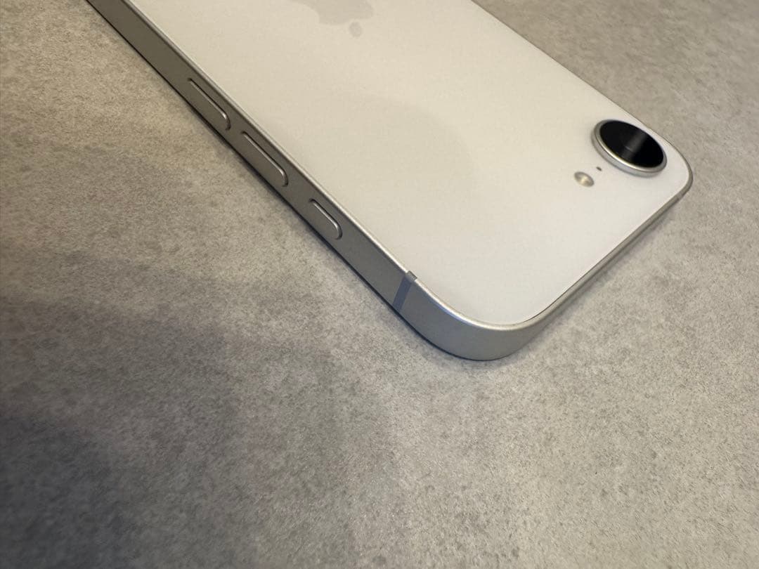 (極美品)Apple iPhone 16e 128GB ホワイト SIMフリー