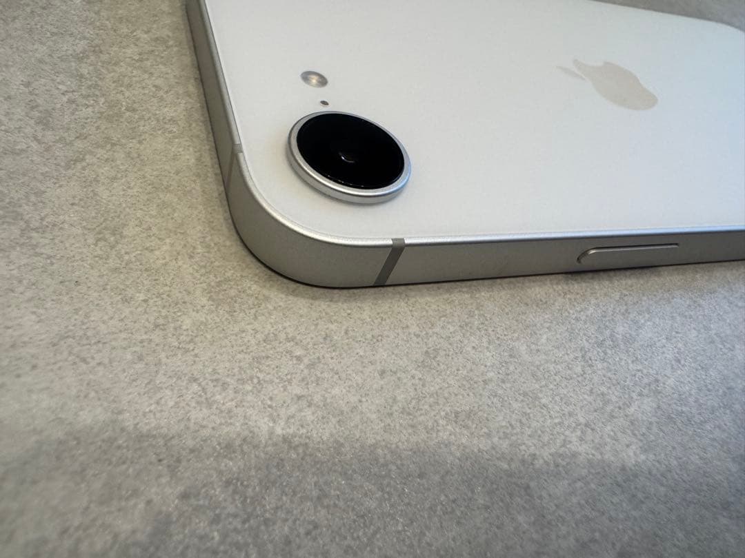 (極美品)Apple iPhone 16e 128GB ホワイト SIMフリー