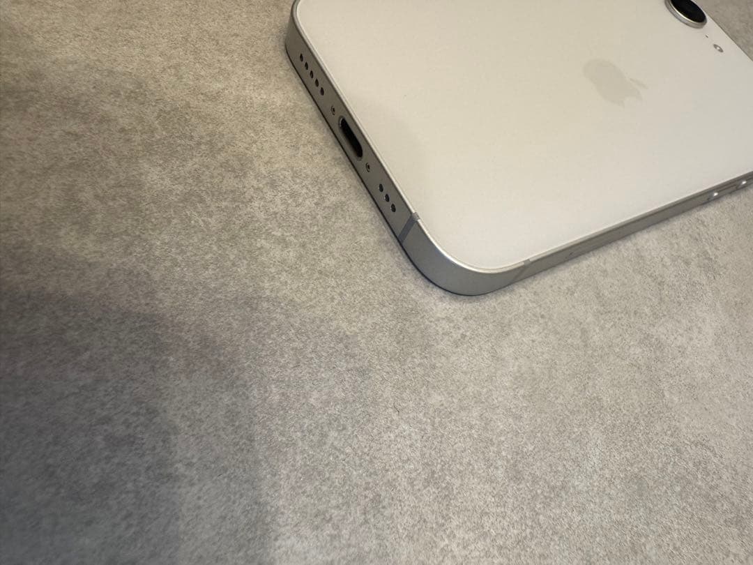 (極美品)Apple iPhone 16e 128GB ホワイト SIMフリー