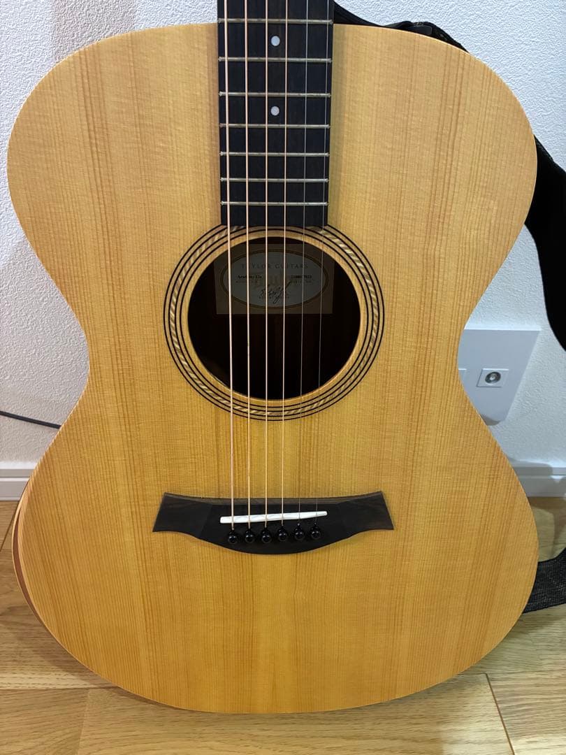 Taylor アコースティックギター　Academy12e