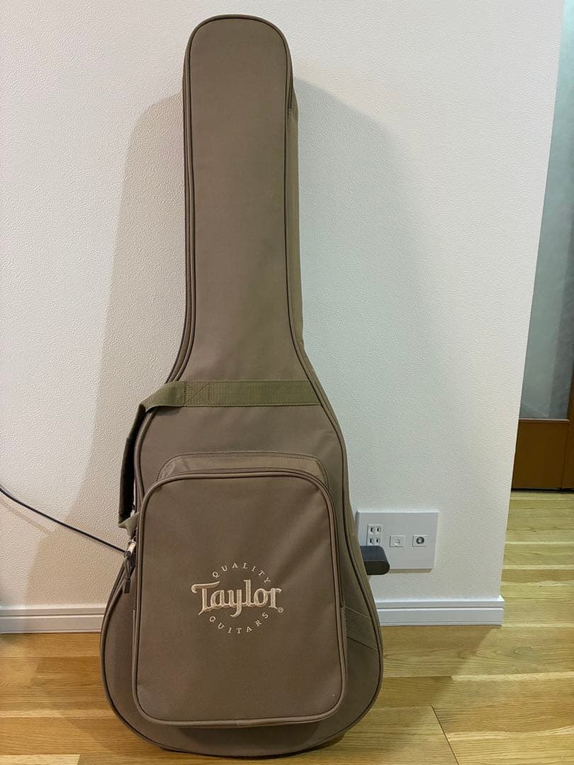 Taylor アコースティックギター　Academy12e