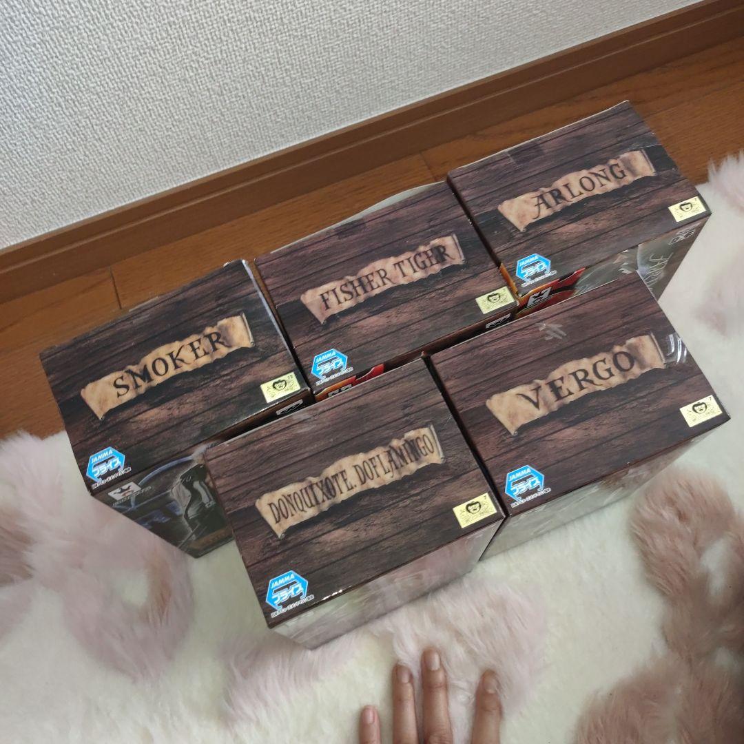 新品ワンピースフィギュアグラメンスモーカーアーロンドフラミンゴ他セット