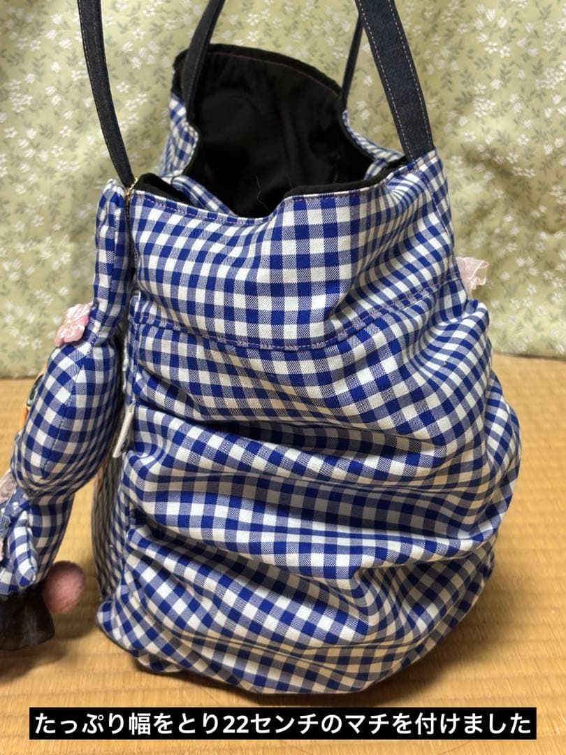 ♡ハンドメイド　ふりふり　ラウンドバッグ　マスコット付き　犬　パネルバッグ