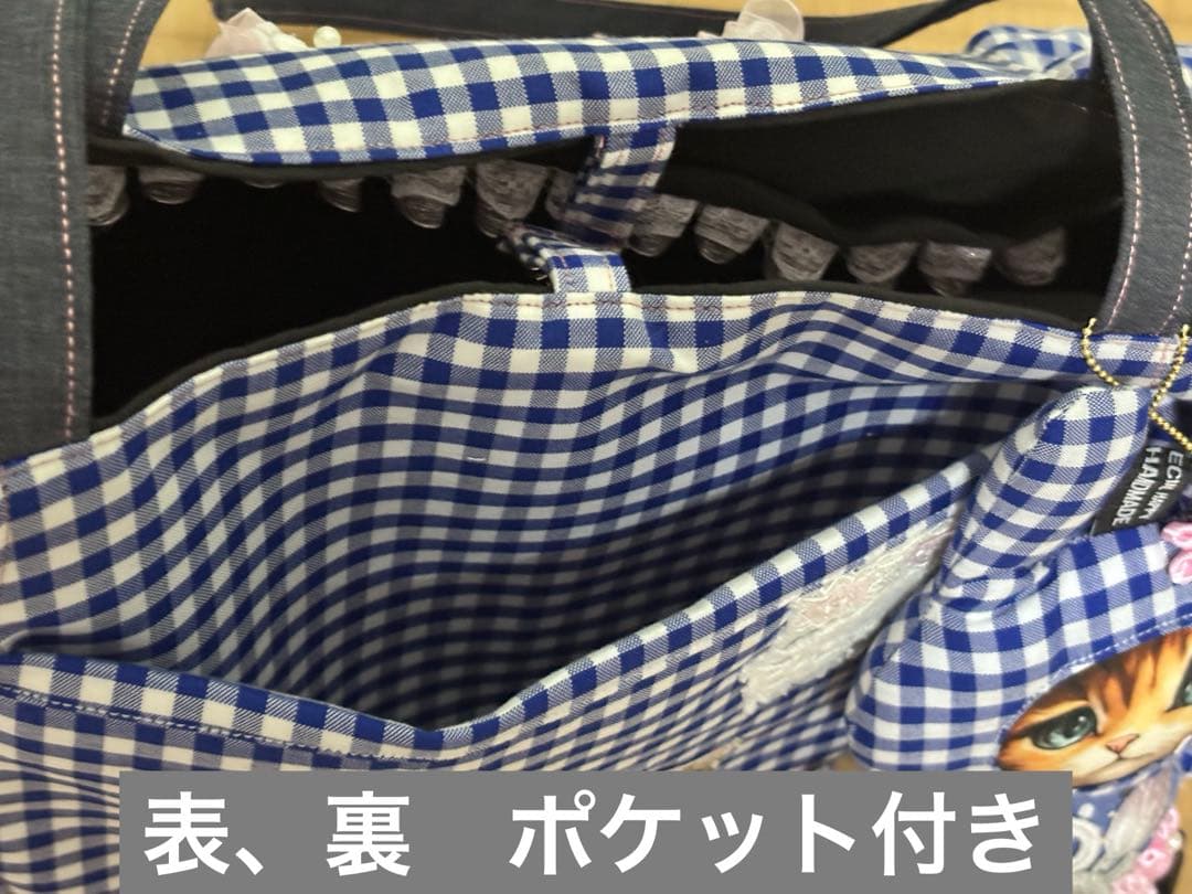 ♡ハンドメイド　ふりふり　ラウンドバッグ　マスコット付き　犬　パネルバッグ