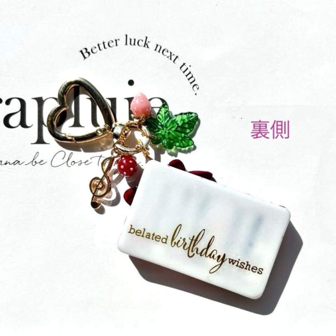 レジンシェイカーキーホルダー　ピアノ　苺　レッド　グラデーション