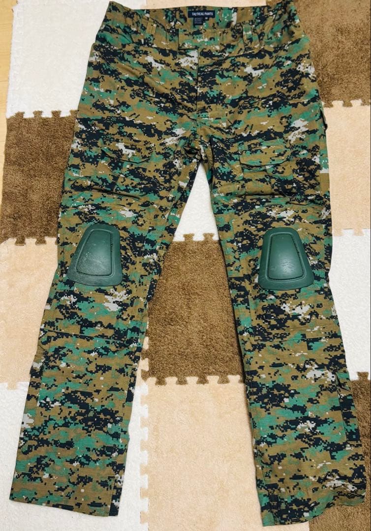 ミリタリー迷彩服、タクティカルベスト、ヘルメットセット
