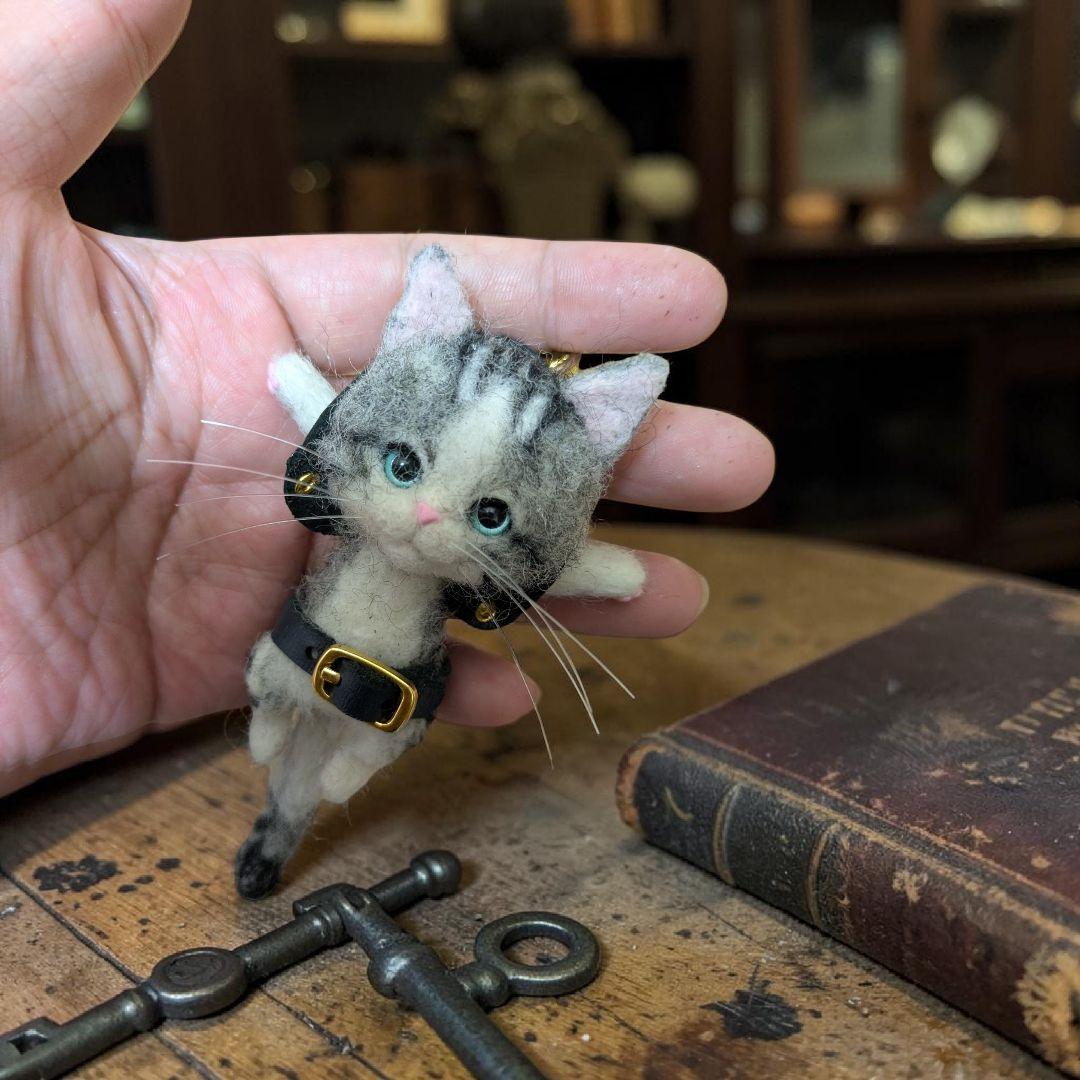 豆猫HOLDCATキーホルダー MN-15 サバ白〜特製豆猫トレカ付き