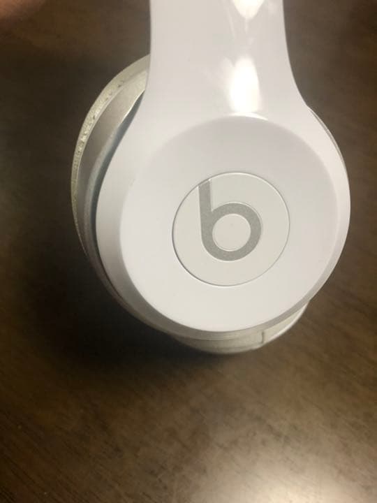 Beats Solo2 オンイヤーヘッドホン ホワイト