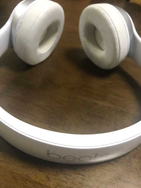 Beats Solo2 オンイヤーヘッドホン ホワイト
