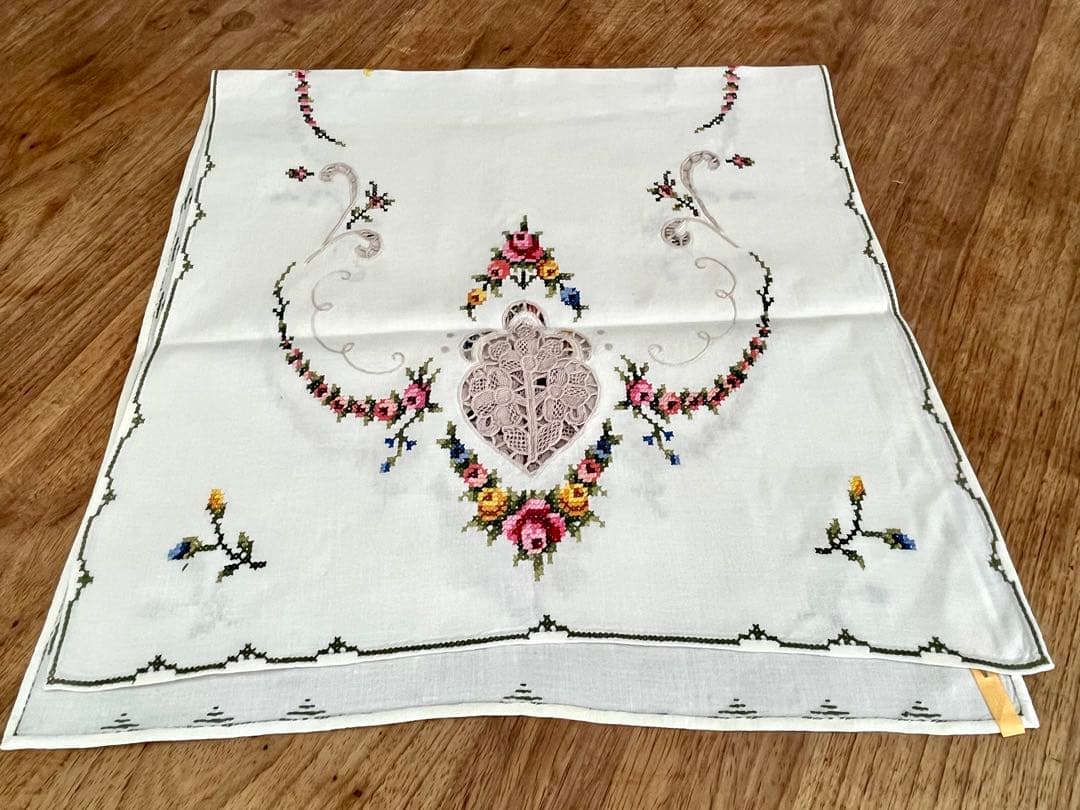 アンティーク　クロス　センターテーブル　手刺繍
