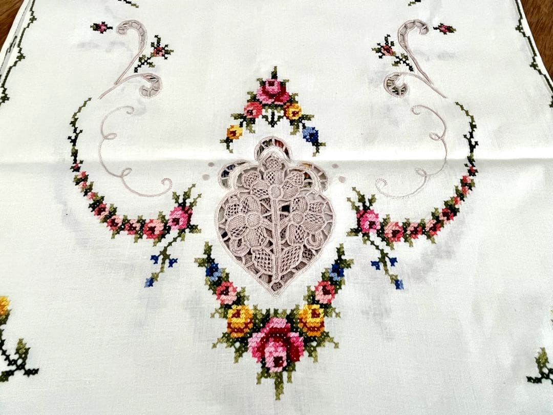 アンティーク　クロス　センターテーブル　手刺繍
