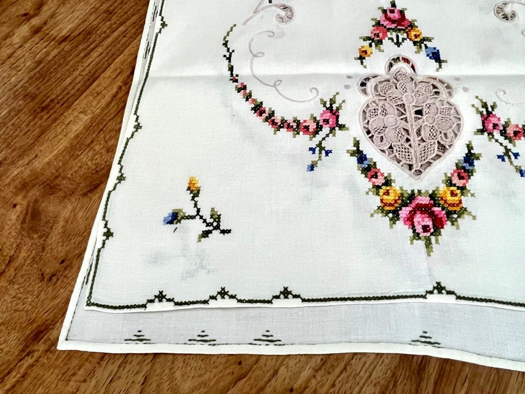 アンティーク　クロス　センターテーブル　手刺繍