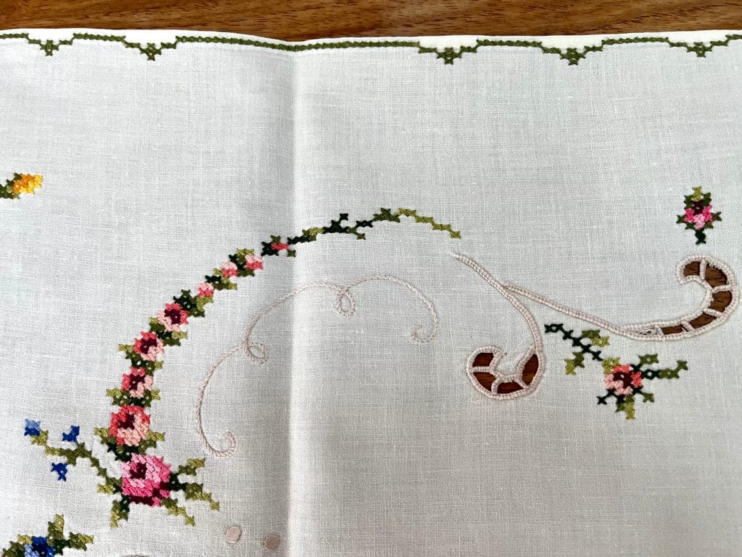 アンティーク　クロス　センターテーブル　手刺繍