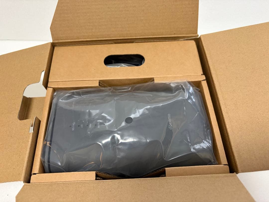 【美品】【欠品なし】docomo  5G HR02 ルーター