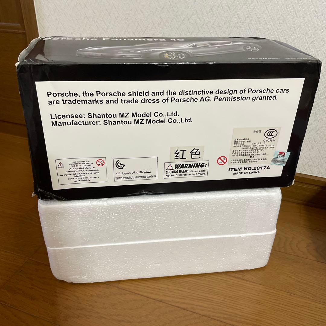 ミニカー Porsche Panamera 4S 1/18