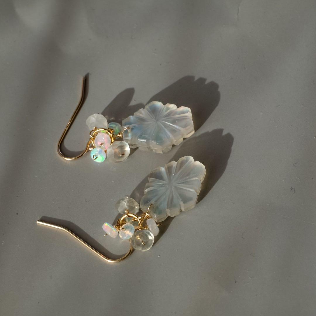 14kgfマザーオブパール・水晶カービングピアス/イヤリング