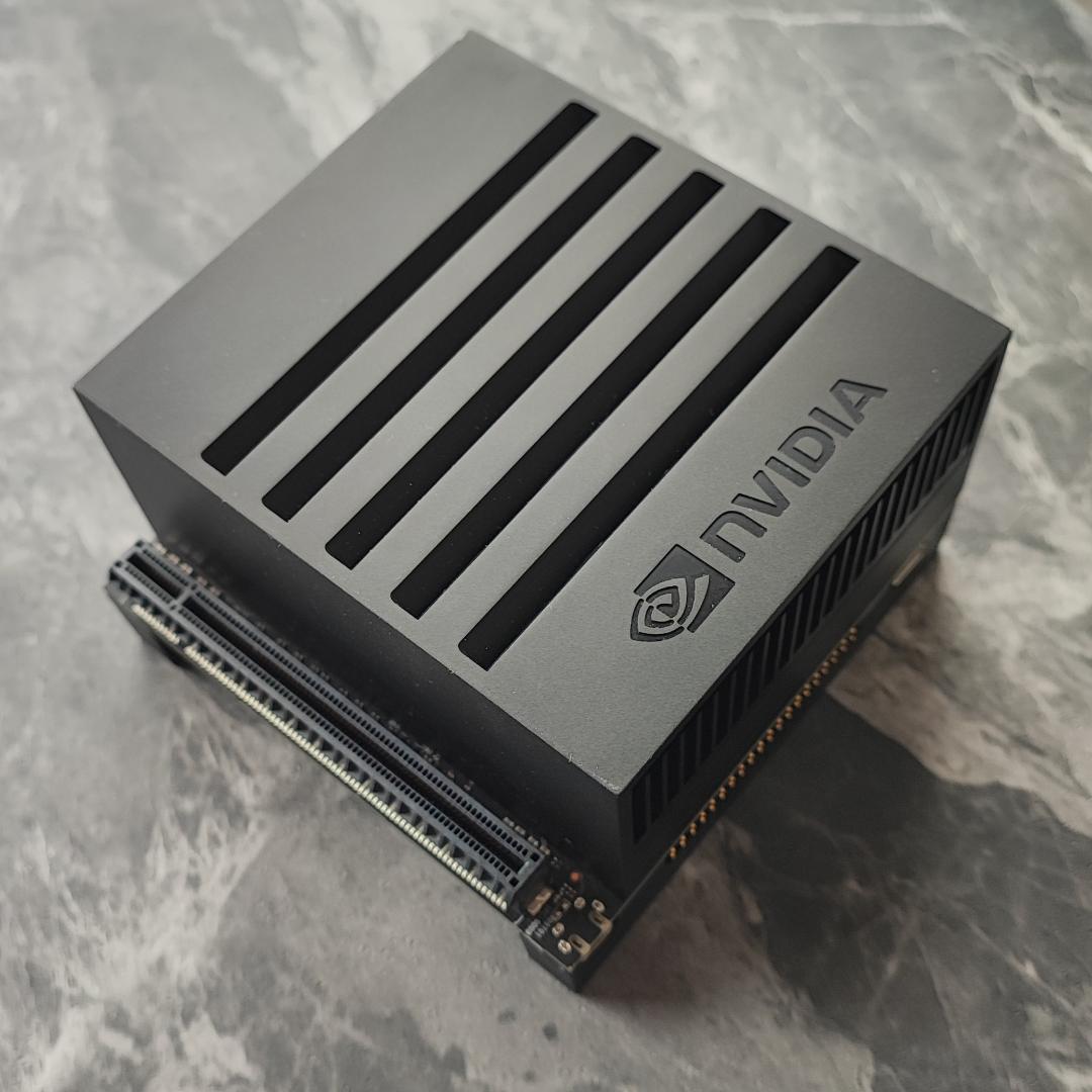 NVIDIA Jetson AGX Xavier 開発者キット